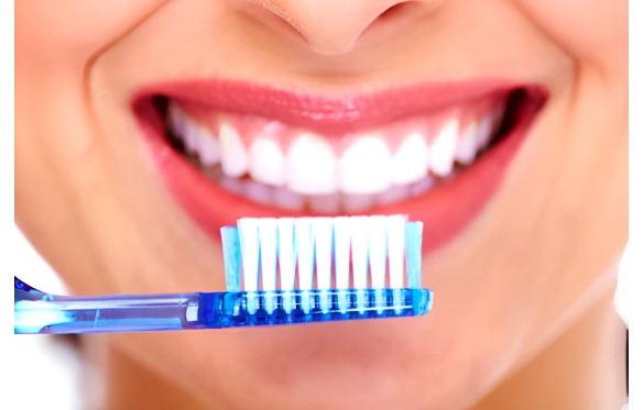 CÁC CÁCH CHĂM SÓC RĂNG SAU KHI LÀM RĂNG SỨ THẨM MỸ TẠI NHA KHOA KIM LONG